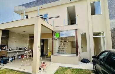 Imagem: A casa possui 4 Dormitórios, 3 Banheiros, 2 Vagas na garagem