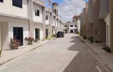 Imagem: A casa em condomínio possui 3 Dormitórios, 2 Banheiros, 1