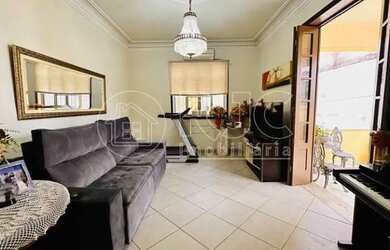 Imagem: A casa possui 5 Dormitórios, 3 Banheiros, 5 Vagas na garagem