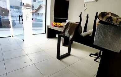 Imagem: O depósito possui 1 Vaga na garagem, 90m² de Área e está