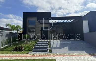 Imagem: A casa possui 3 Dormitórios, 2 Banheiros, 3 Vagas na garagem