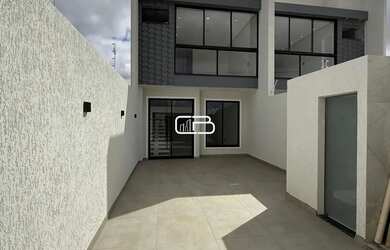 Imagem: A casa possui 4 Dormitórios, 2 Banheiros, 2 Vagas na garagem