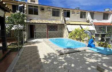 Imagem: A casa possui 3 Dormitórios, 1 Banheiro, 1 Vaga na garagem