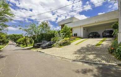 Imagem: A casa em condomínio possui 4 Dormitórios, 5 Banheiros, 4