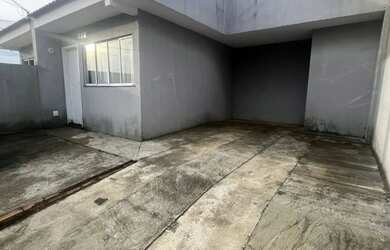 Imagem: A casa possui 2 Dormitórios, 1 Banheiro, 2 Vagas na garagem