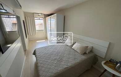 Imagem: A casa possui 3 Dormitórios, 1 Banheiro, 2 Vagas na garagem