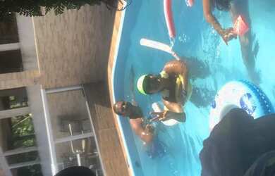 Imagem: A casa possui 5 Dormitórios, Acomodam 20 pessoas, 5 Vagas na