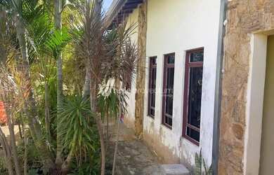 Imagem: A casa possui 2 Dormitórios, 2 Banheiros, 2 Vagas na garagem