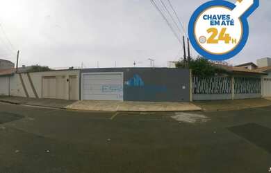 Imagem: A casa possui 2 Dormitórios, 3 Banheiros, 5 Vagas na garagem