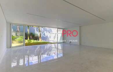 Imagem: A casa possui 4 Dormitórios, 5 Banheiros, 5 Vagas na garagem