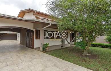 Imagem: A casa possui 3 Dormitórios, 5 Banheiros, 5 Vagas na garagem