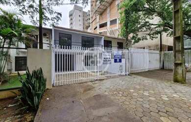 Imagem: A casa possui 2 Dormitórios, 2 Banheiros, 2 Vagas na garagem