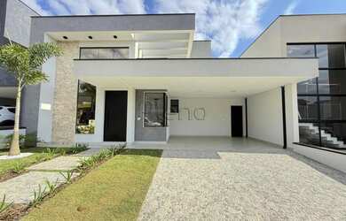 Imagem: A casa em condomínio possui 3 Dormitórios, 1 Banheiro, 4 Vagas