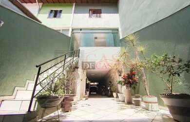 Imagem: A casa possui 3 Dormitórios, 3 Banheiros, 5 Vagas na garagem