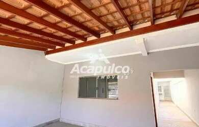 Imagem: A casa possui 3 Dormitórios, 2 Banheiros, 2 Vagas na garagem