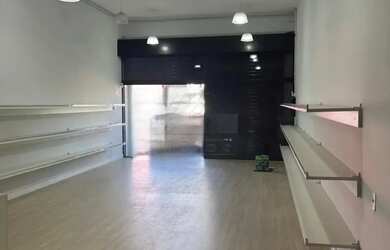 Imagem: O depósito possui 2 Vagas na garagem e 120m² de Área e está