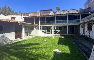 Imagem: A casa possui 4 Dormitórios, 4 Banheiros, 4 Vagas na garagem