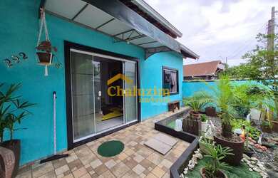 Imagem: A casa possui 3 Dormitórios, 2 Banheiros, 1 Vaga na garagem