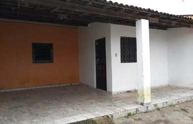 Imagem: A casa possui 2 Dormitórios, 1 Banheiro e 1 Vaga na garagem