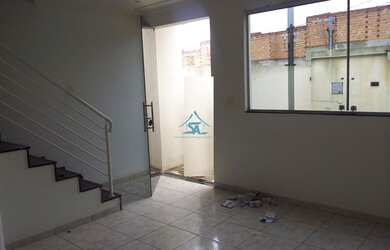 Imagem: A casa possui 2 Dormitórios, 2 Banheiros, 1 Vaga na garagem