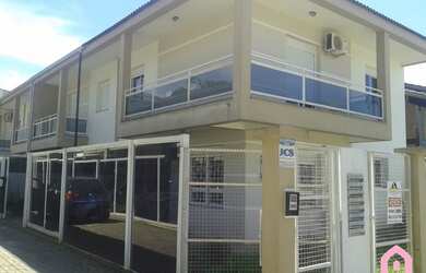 Imagem: A casa possui 3 Dormitórios, 1 Banheiro, 1 Vaga na garagem