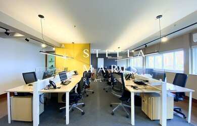 Imagem: O depósito possui 2 Vagas na garagem, 200m² de Área e está