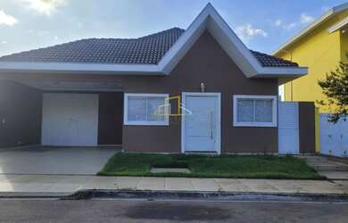 Imagem: A casa possui 3 Dormitórios, 3 Banheiros, 4 Vagas na garagem