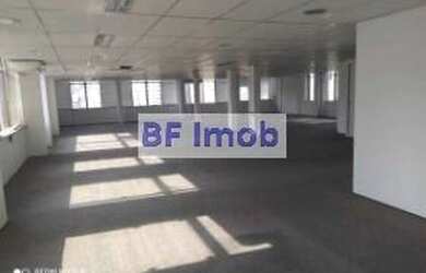 Imagem: O depósito possui 2 Vagas na garagem, 377m² de Área e está