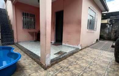 Imagem: A casa possui 2 Dormitórios, 3 Banheiros, 2 Vagas na garagem