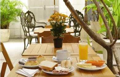 Imagem: O depósito para alugar possui e está localizado em Copacabana