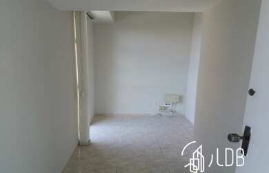 Imagem: O depósito possui 30m² de Área e está localizado em Santo