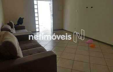 Imagem: A casa possui 2 Dormitórios, 2 Banheiros, 3 Vagas na garagem