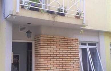 Imagem: A casa possui 3 Dormitórios, 3 Banheiros, 4 Vagas na garagem