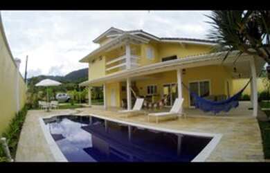 Imagem: A casa à venda possui 3 Dormitórios, 4 Banheiros, 5 Vagas