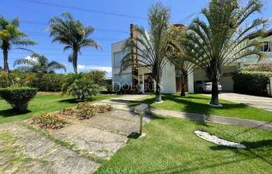 Imagem: A casa em condomínio possui 3 Dormitórios, 1 Banheiro, 246m²