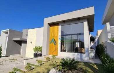 Imagem: A casa possui 3 Dormitórios, 4 Banheiros, 2 Vagas na garagem