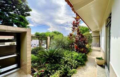 Imagem: A casa possui 2 Dormitórios, 1 Banheiro, 3 Vagas na garagem