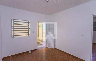 Imagem: A casa possui 1 Dormitório, 1 Banheiro, 1 Vaga na garagem