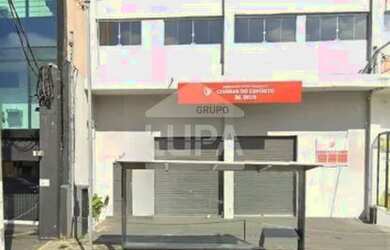 Imagem: O depósito possui 4 Vagas na garagem, 400m² de Área e está