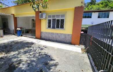 Imagem: A casa possui 5 Dormitórios, 5 Banheiros, 5 Vagas na garagem