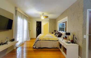 Imagem: A casa em condomínio à venda possui 4 Dormitórios, 5 Banheiros