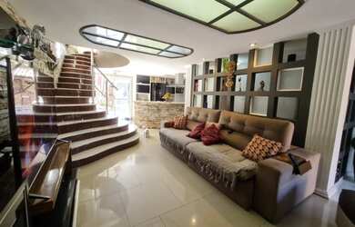 Imagem 2: Casa deslumbrante com 5 quartos, área gourmet, piscina e vista para a...