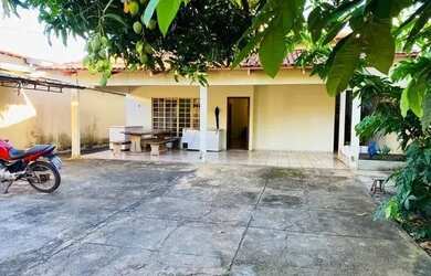 Imagem: A casa possui 3 Dormitórios, 2 Banheiros e 127m² de Área