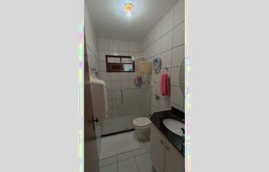 Imagem: A casa em condomínio possui 4 Dormitórios, 4 Banheiros, 2