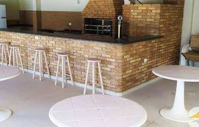 Imagem: O apartamento possui 3 Dormitórios, 1 Banheiro, 2 Vagas na