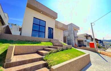 Imagem: A casa em condomínio possui 3 Dormitórios, 3 Banheiros, 2