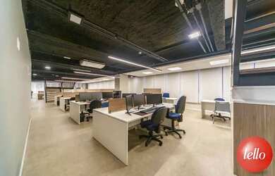 Imagem: O depósito possui 5 Vagas na garagem, 800m² de Área e está