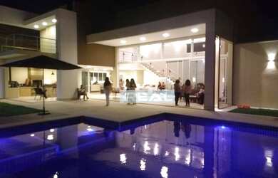 Imagem: A casa em condomínio possui 3 Dormitórios, 5 Banheiros, 4