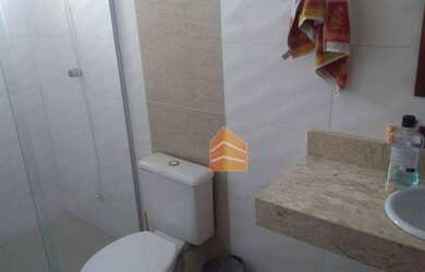 Imagem: A casa possui 2 Dormitórios, 1 Banheiro, 2 Vagas na garagem