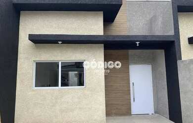 Imagem: A casa possui 3 Dormitórios, 1 Banheiro, 2 Vagas na garagem